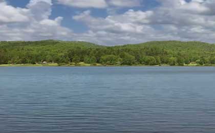 Moncove Lake
